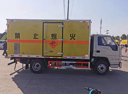 连云爆破器材运输车技术升级与安全合规新趋势
